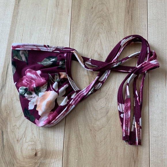 Free with bundle- Burgundy floral face mask - Picture 1 of 3